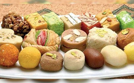 UP Sweets Expiry Date: यूपी में 15 अक्टूबर से खुली मिठाइयों पर 'यूज बाई डेट' लिखना अनिवार्य, FSDA का बड़ा फैसला