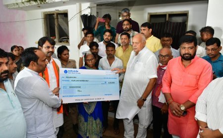 अयोध्या और बस्ती में आपदा पीड़ितों को तुरंत राहत: 24 घंटे में मिले 4-4 लाख के चेक