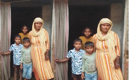 हाथरस में बारिश से गिरा मकान का लेंटर: बाल-बाल बचे परिजन, मुआवजे की मांग