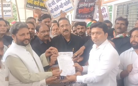 Sambhal News: सम्भल में कांग्रेस का चुनाव आयोग के खिलाफ हल्लाबोल, राष्ट्रपति के नाम ज्ञापन देकर निष्पक्ष जांच की उठाई मांग