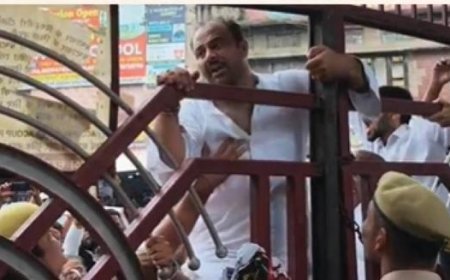 Saharanpur News: सहारनपुर में कांग्रेस का जोरदार प्रदर्शन, ‘वोट चोर, गद्दी छोड़’ के नारों से गूंजा रामलीला मैदान