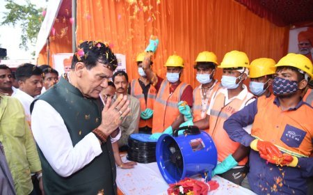 मऊ में सैनिकों का सम्मान और सफाई मित्रों संग सहभोज: नगर विकास मंत्री ए.के. शर्मा ने जाना हाल