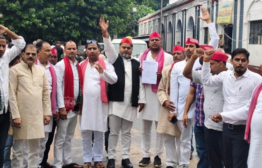 Hardoi News Today: हरदोई में सपा नेताओं ने डीएम को सौंपा ज्ञापन, भाजपा विधायक के भतीजे पर FIR दर्ज करने की मांग