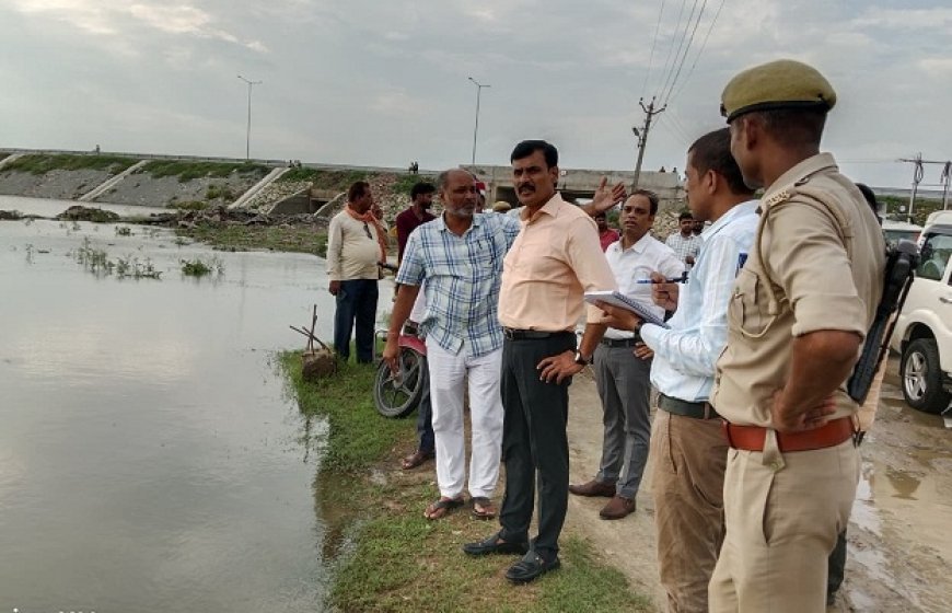 Ballia News Today: गंगा का जलस्तर बढ़ा, निहोरा नगर के 50 घरों में घुसा पानी, डीएम ने किया औचक निरीक्षण