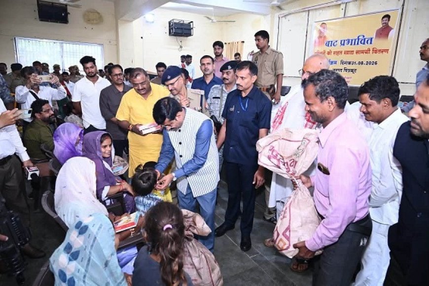 UP Flood Alert: भारी बारिश-बाढ़ की आशंका के बीच मंत्री नंद गोपाल नंदी ने चित्रकूट में संभाला मोर्चा, बांटी राहत किट