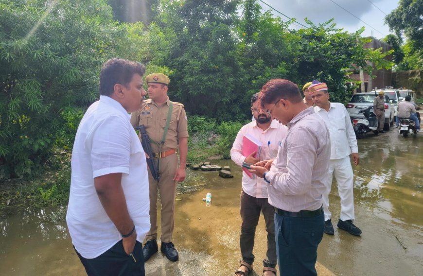 Sitapur News Today: सरायन नदी उफान पर, केशव ग्रीन सिटी समेत कई मोहल्लों में घुसा बाढ़ का पानी; डीएम ने लिया जायजा