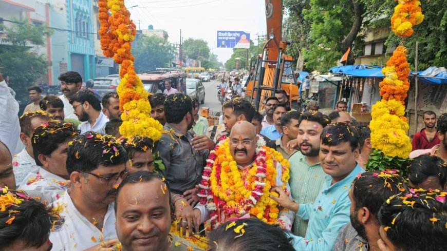 Political News: भाजपा में पीके वर्मा का बढ़ा कद, अवध क्षेत्र के क्षेत्रीय उपाध्यक्ष बनने पर हरदोई में भव्य अभिनंदन