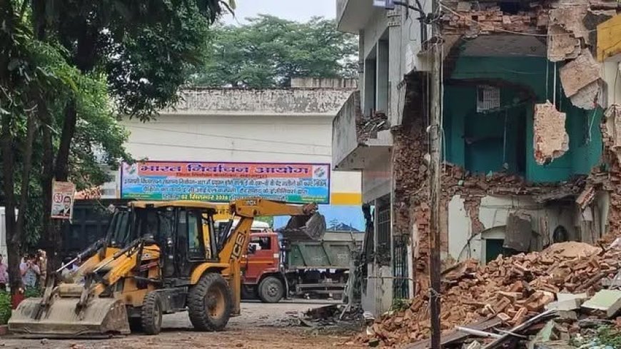 Saharanpur Collectorate Mosque Demolition: सहारनपुर कलेक्ट्रेट में बनी मस्जिद पर चला बुलडोजर, जिला अदालत का आया आदेश