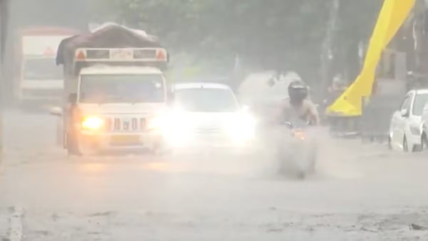 Delhi-NCR Rain Update: दिल्ली-एनसीआर में कड़कती बिजली और झमाझम बारिश, मौसम हुआ सुहाना, जलभराव से रफ्तार थमी