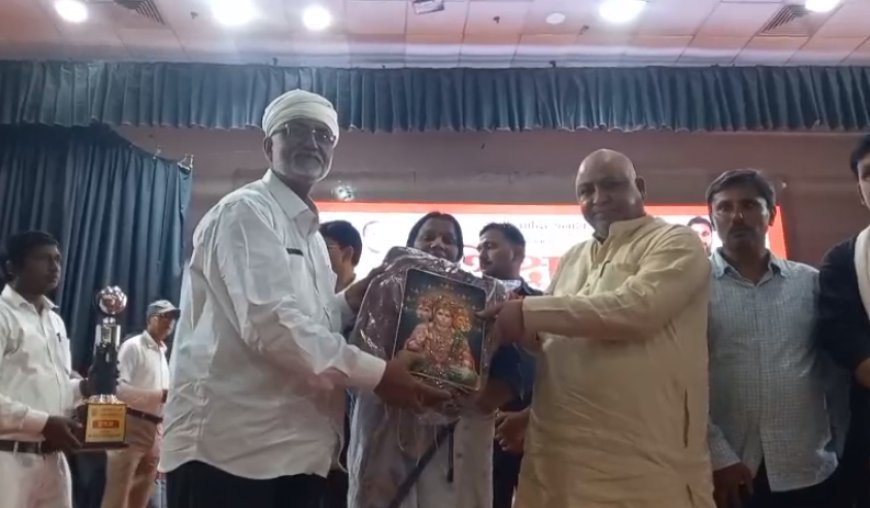 Teacher Day 2026: बलिया में शिक्षक दिवस पर भव्य सम्मान समारोह, 50 उत्कृष्ट शिक्षकों को प्रशस्ति पत्र व शॉल से किया सम्मानित
