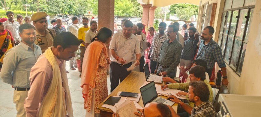 Hardoi News: सण्डीला तहसील में खाद्य एवं रसद विभाग का जनता दिवस, 141 आवेदन प्राप्त; 53 का मौके पर निस्तारण