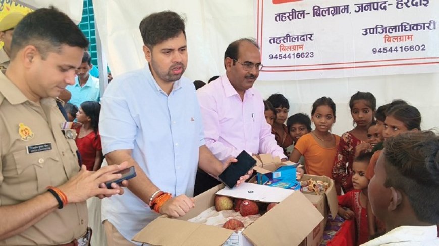 Hardoi News: बाढ़ प्रभावित क्षेत्रों में डीएम अनुनय झा व एसपी अशोक कुमार मीणा ने किया स्थलीय निरीक्षण, राहत-बचाव कार्य तेज करने के निर्देश