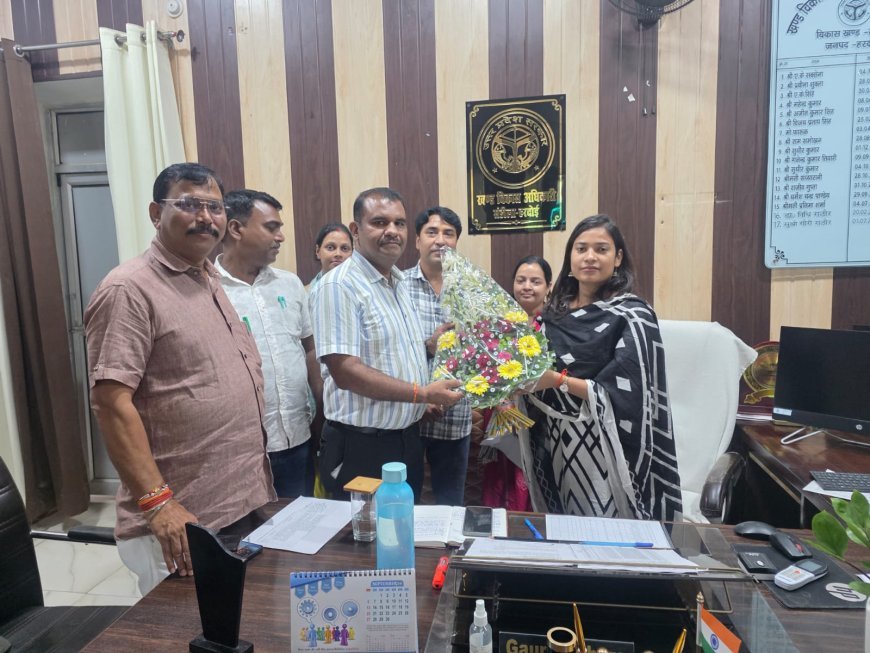 संडीला बीईओ डॉ. ब्रजेश त्रिपाठी को दिल्ली में मिला राष्ट्रीय सम्मान, लौटने पर हुआ भव्य अभिनंदन