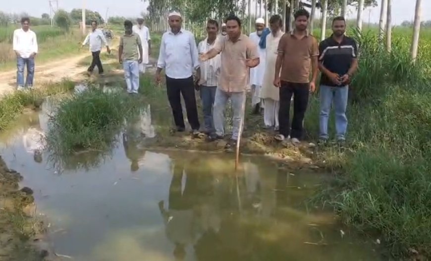 सड़क नहीं बनी तो सपा नेताओं की ‘नो एंट्री’! कब्रिस्तान जाने को भी तरस रहे ग्रामीण, विधायक पर फूटा गुस्सा