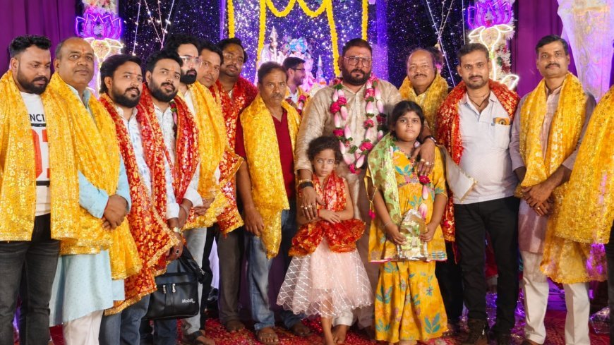 हाथरस में सात कुंतल लड्डुओं से सजा विघ्नहर्ता का दरबार, 3.5 कुंतल के महामोदक ने मोहा श्रद्धालुओं का मन