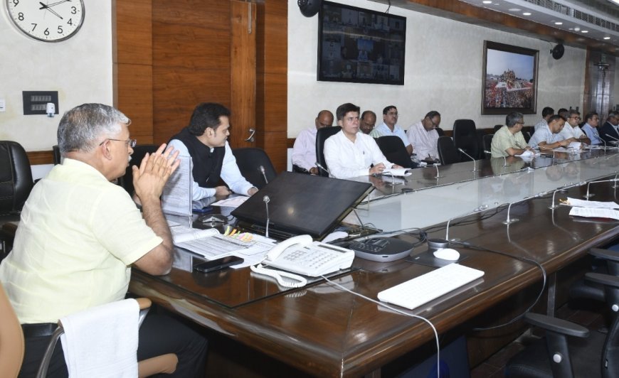 यूपी इंटरनेशनल ट्रेड शो की तैयारियां तेज: मुख्य सचिव ने दिए प्रचार के निर्देश, अप्रेंटिसशिप योजना पर भी जोर