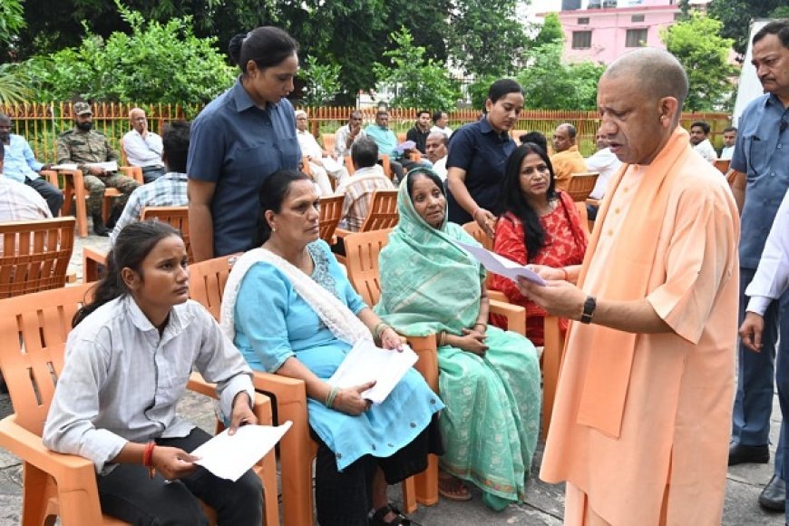 UP News: गोरखपुर में CM योगी का जनता दर्शन: करीब 150 लोगों की सुनी समस्याएं, इलाज के लिए आयुष्मान कार्ड और आर्थिक मदद का भरोसा