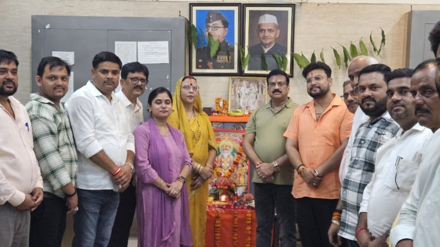 Hardoi News: भगवान विश्वकर्मा जयंती पर जिला पंचायत अध्यक्ष प्रेमावती ने किया पूजन-अर्चन