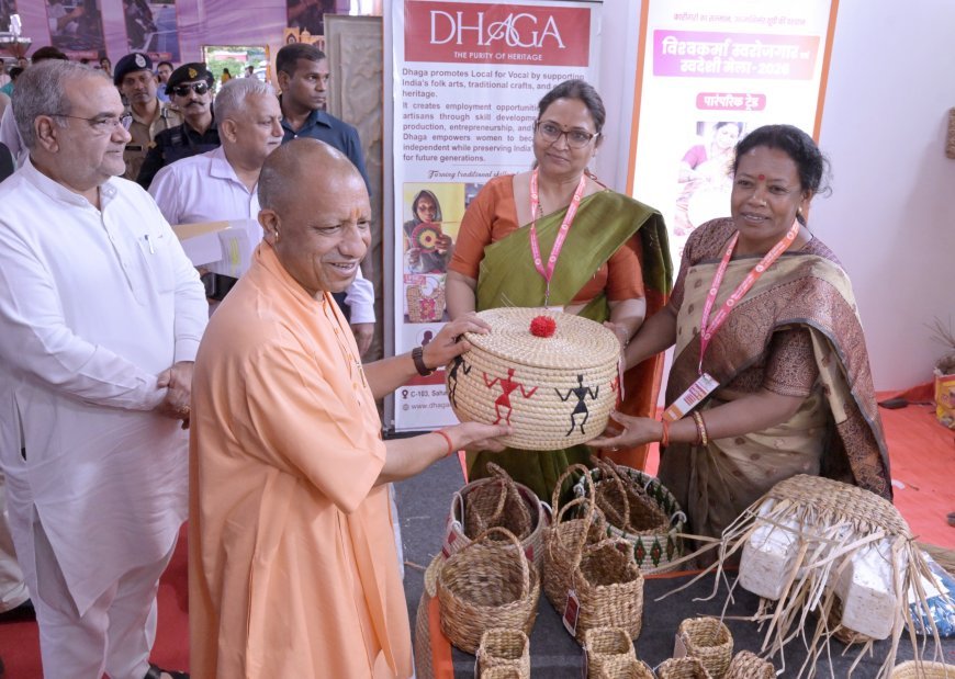 Vishwakarma Shram Samman Yojana: लखनऊ में सीएम योगी ने बांटे टूलकिट और चेक, कामगारों को मिला स्वरोजगार का संबल