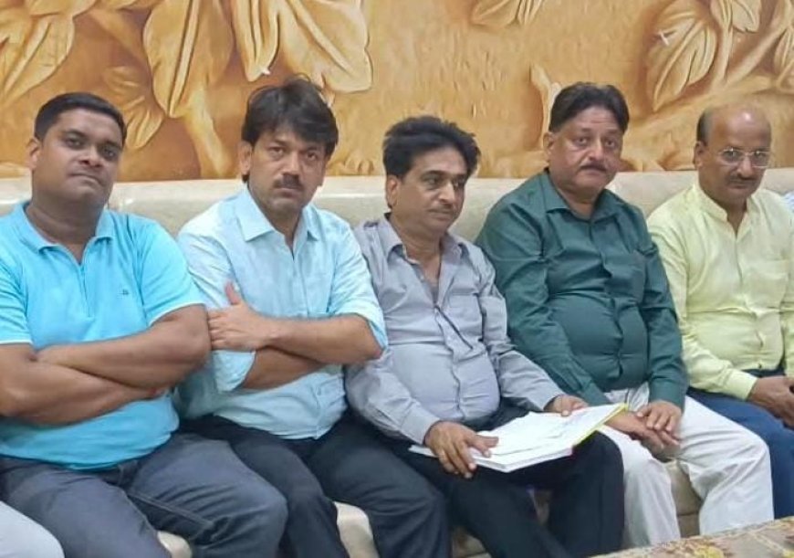 यूपीआई शुल्क पर हाथरस में व्यापारियों का फूटा गुस्सा: दो हजार से अधिक के भुगतान पर चार्ज का कड़ा विरोध