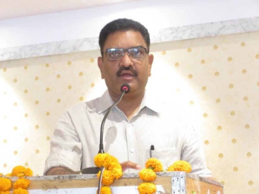 UP Social Welfare: प्रदेश के वृद्धाश्रमों में 4,901 बुजुर्गों को पेंशन और 2,551 को मिला आयुष्मान भारत का कवच