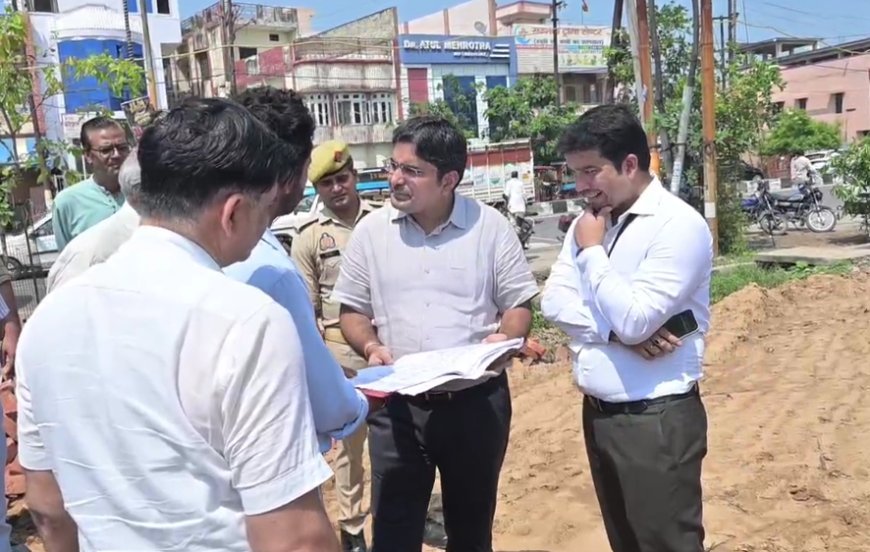 Sambhal News: सम्भल में विकास परियोजनाओं पर डीएम की नजर, चन्दौसी चौराहे के सौंदर्यीकरण में तेजी के निर्देश