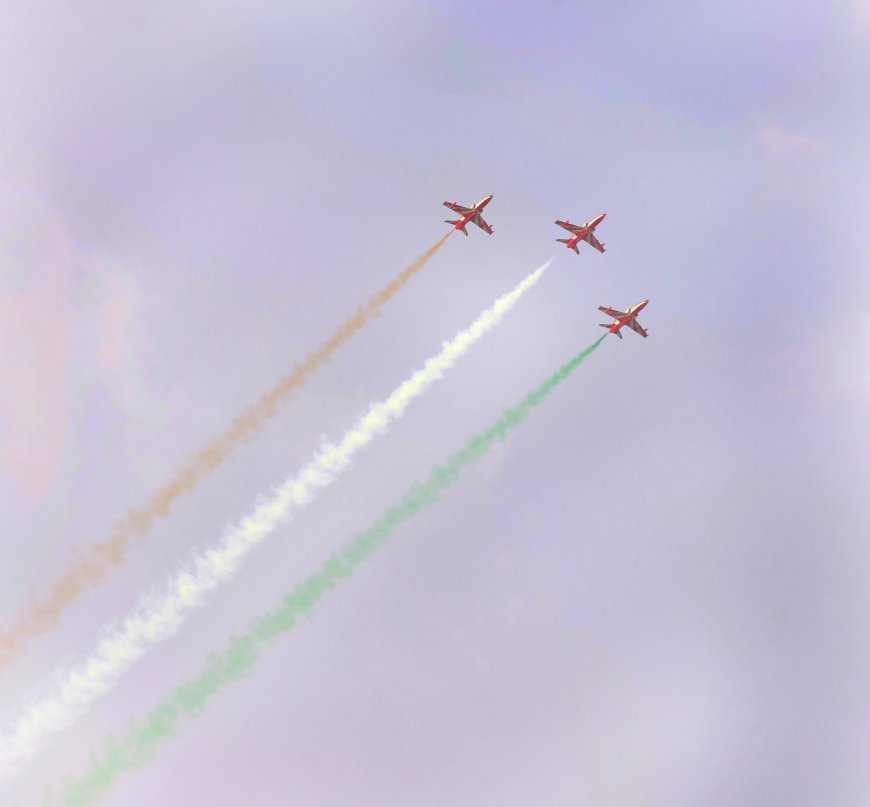 Air Show 2026: गरजा आसमान, थम गईं निगाहें, सूर्यकिरण ने मेरठ में लिखी शौर्य की नई इबारत, नौ लड़ाकू विमानों ने दिखाए हैरतअंगेज हवाई करतब