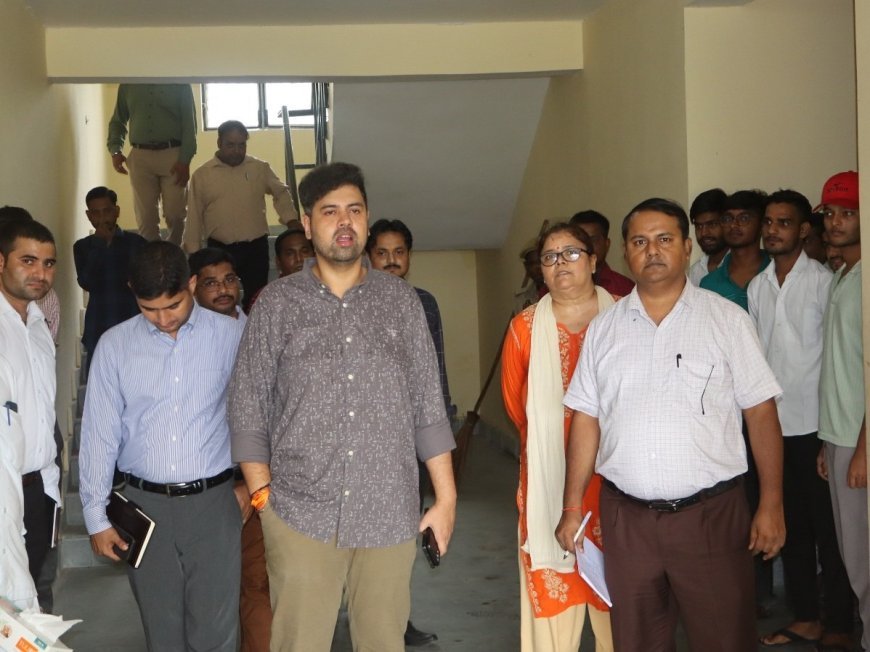 UP IAS Transfer: उत्तर प्रदेश में देर रात बड़ा प्रशासनिक फेरबदल, 34 आईएएस अधिकारियों के तबादले; 11 जिलों को मिले नए डीएम