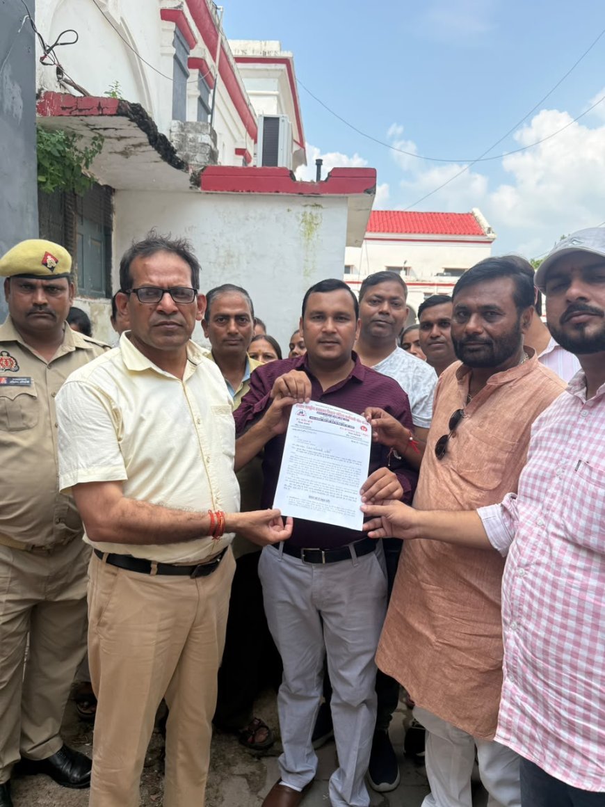 हरदोई: नियमितीकरण और समान वेतन की मांग को लेकर एनएचएम संविदा कर्मियों ने सौंपा ज्ञापन, बड़े आंदोलन की चेतावनी