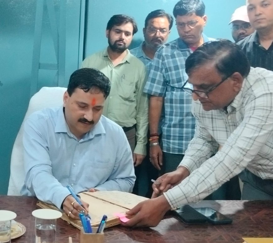 आईएएस राहुल पांडे बने हरदोई के नए डीएम, कलेक्ट्रेट कोषागार में संभाला पदभार