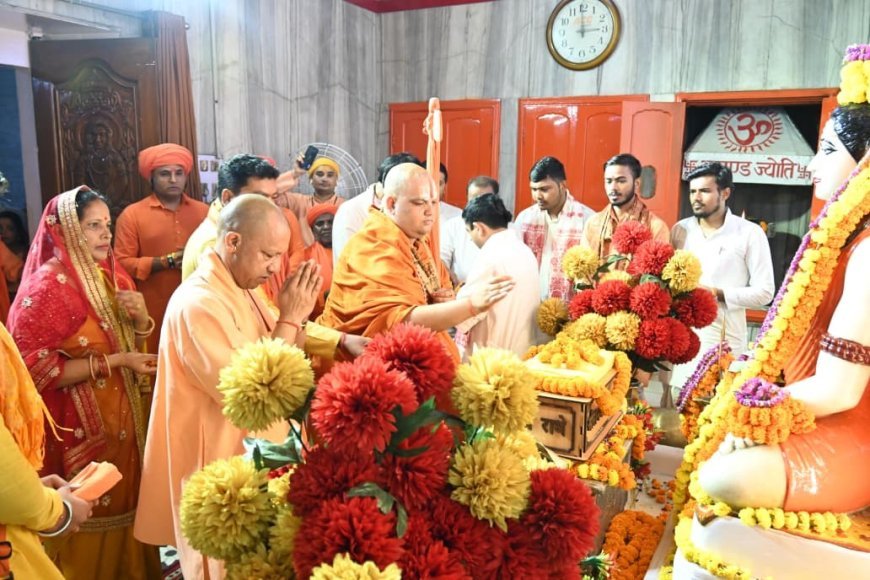 Gorakhpur News: सोशल मीडिया ने पेश किया अर्धसत्य का नया तथ्य, गोरखनाथ मंदिर में बोले सीएम योगी- विश्व मानवता अवसाद की शिकार