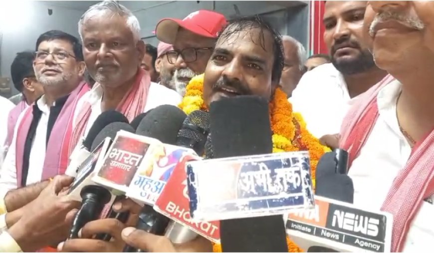 बलिया: सपा के नए जिलाध्यक्ष सुनील मौर्य का जोरदार स्वागत, कार्यकर्ताओं का उमड़ा हुजूम
