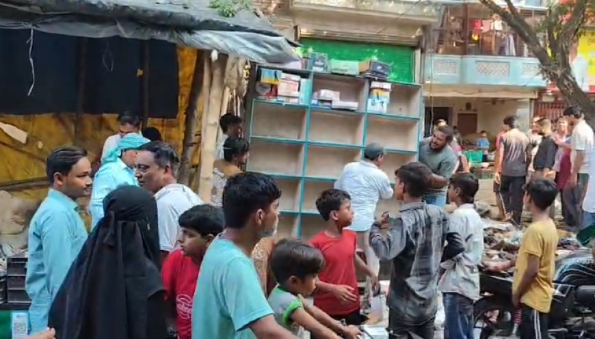 सम्भल में दुकानें हटाने पर भारी बवाल, आमने-सामने आए दो पक्ष, 16 लाख की लूट का आरोप