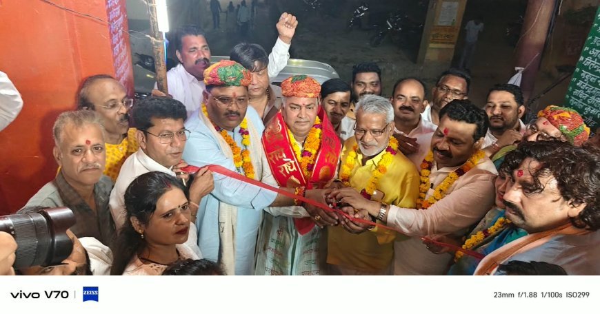 हाथरस: दाऊजी महाराज लक्खी मेले में भाजपा शिविर का उद्घाटन, सांसद अनूप प्रधान ने काटा फीता
