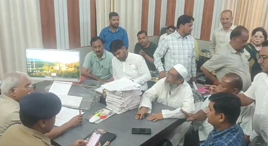 Sambhal News: सम्भल में सब्जी मंडी हटाने को लेकर घमासान, सिटी मजिस्ट्रेट के दरबार में पहुंचे दोनों पक्ष; सोमवार को होगा बड़ा फैसला