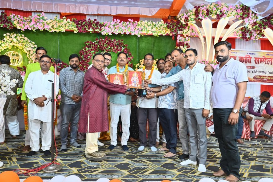 Hardoi News: संडीला के ऐतिहासिक महावीर झंडा मेले में कवि सम्मेलन, 11 रचनाकारों की प्रस्तुतियों ने बांधा समां