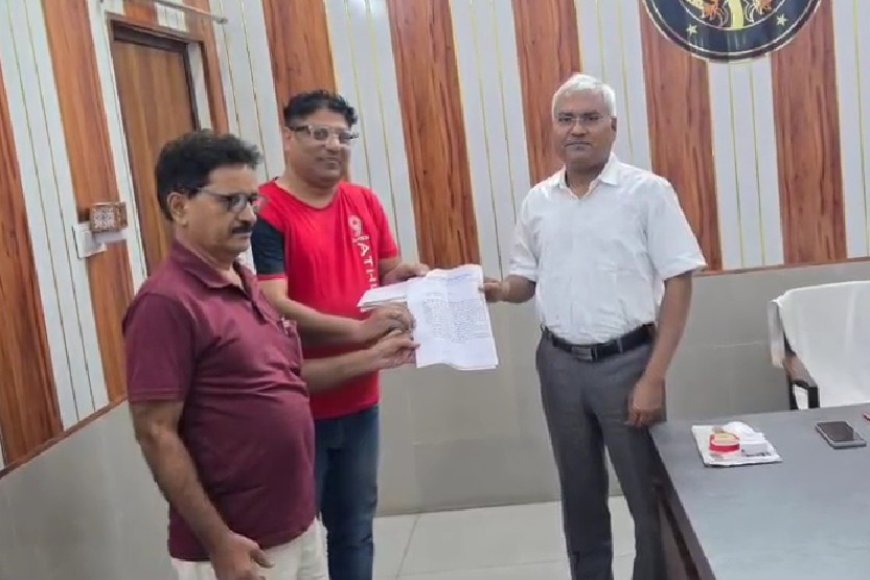 Sambhal News: सम्भल में SBI पर गंभीर आरोप! MBBS एडमिशन के लिए रखे 7 लाख रुपये फ्रीज, 3 अक्टूबर तक फीस जमा नहीं हुई तो एडमिशन रद्द होने का खतरा