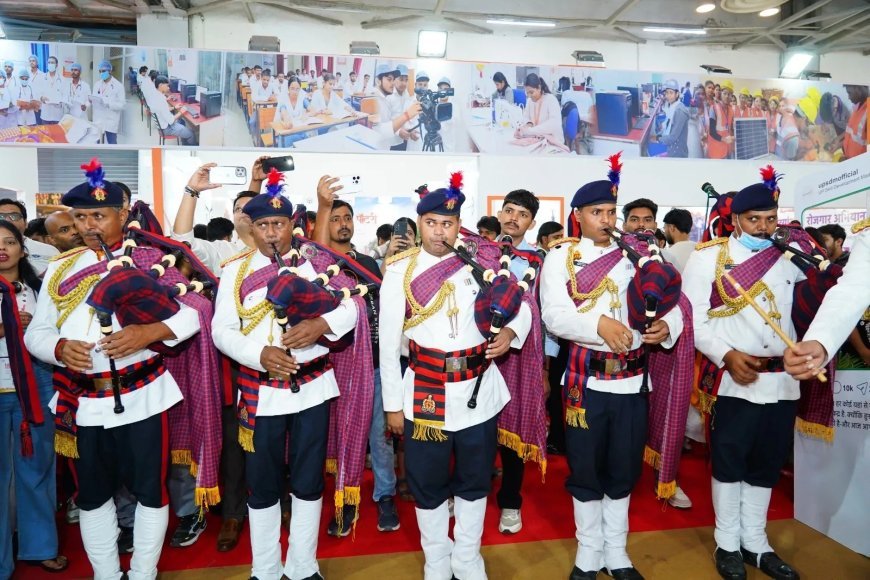 यूपी इंटरनेशनल ट्रेड शो में कौशल विकास मिशन का दबदबा: 'स्किल मंच' पर उभरी रचनात्मकता, पारंपरिक शिल्पों ने खींचा ध्यान