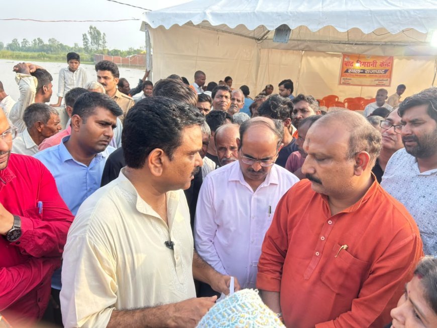 हरदोई: बाढ़ प्रभावित क्षेत्रों में पहुंचे प्रभारी मंत्री असीम अरुण, राहत कार्यों की समीक्षा कर दिए सख्त निर्देश