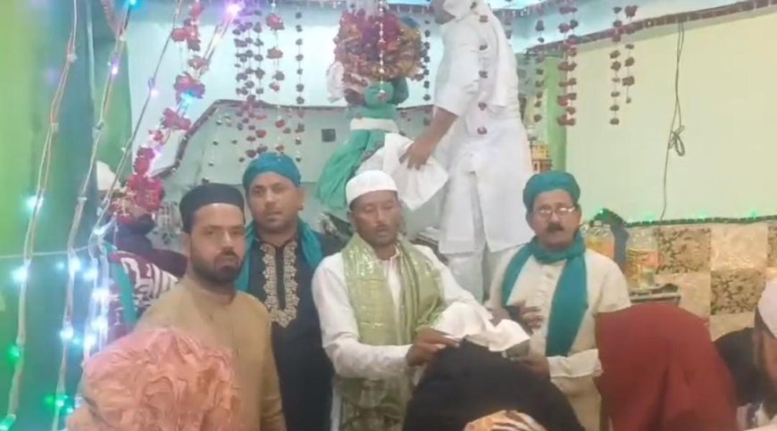 गौस पाक के झंडे मुबारक पर चढ़ी अकीदत की चादर, अमन-शांति और भाईचारे की दुआ से गूंजा सम्भल