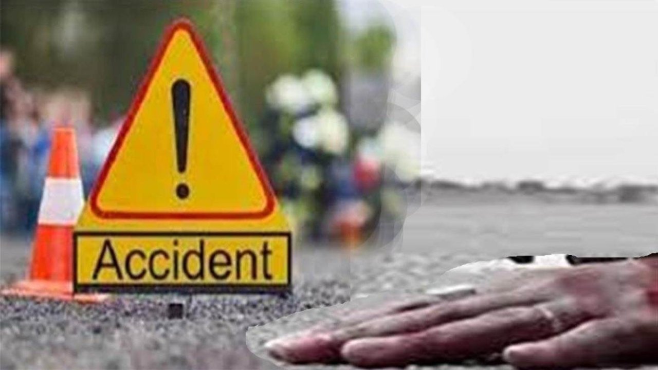 Dhar Road Accident: मध्य प्रदेश के धार में बेकाबू ट्राले ने बाइक को रौंदा, 3 लोगों की दर्दनाक मौत, आक्रोशित ग्रामीणों ने फोरलेन किया जाम