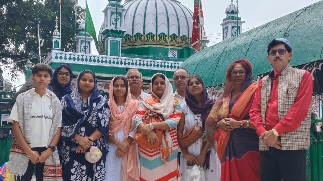 पिरान कलियर में इप्टा टीम ने मांगी अमन-शांति की दुआ: नुक्कड़ नाटक और गीतों से दिया सामाजिक सद्भाव का पैगाम
