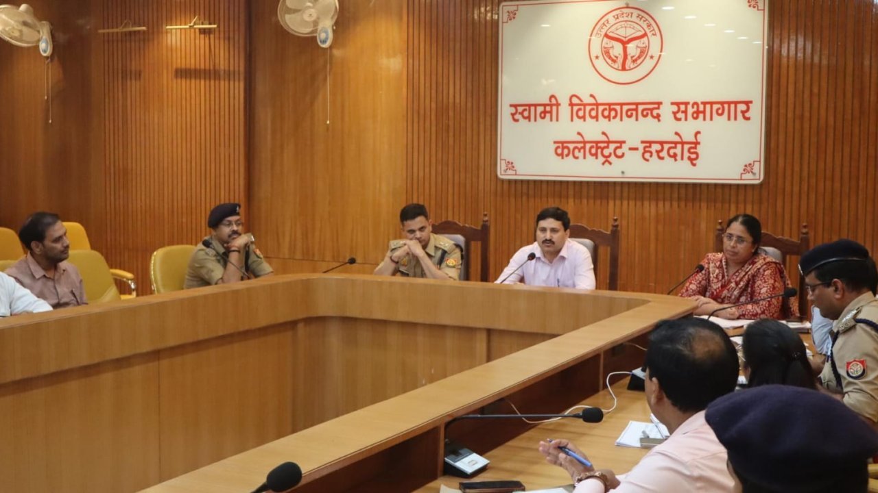 हरदोई में विधान परिषद चुनाव की तैयारी तेज: जोनल और सेक्टर मजिस्ट्रेटों को दिए गए निष्पक्ष मतदान के कड़े निर्देश