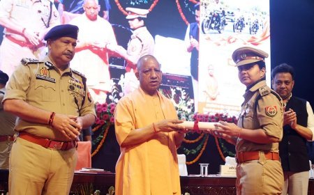 UP News: सीएम योगी ने अदम्य साहस और कर्तव्यनिष्ठा के लिए पुलिसकर्मियों को किया सम्मानित, वीरता पदक से नवाजा