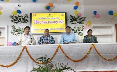 Hardoi News: वरिष्ठ नागरिक दिवस पर विधिक जागरूकता शिविर, वृद्धजनों को दुर्व्यवहार, उपेक्षा व शोषण से बचाव की दी जानकारी