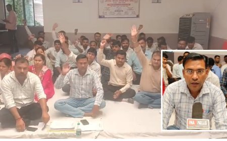 Sambhal News: 8 सूत्रीय मांगों को लेकर लेखपालों का धरना, 8 अक्टूबर से ऑनलाइन काम का बहिष्कार; 24 से जिला मुख्यालय पर बड़ा प्रदर्शन