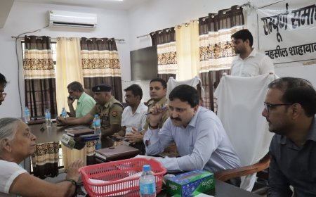 हरदोई में संपूर्ण समाधान दिवस पर अनुपस्थित अधिकारियों पर गिरी गाज, डीएम ने मांगा स्पष्टीकरण