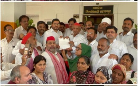 सहारनपुर में सपा का कलेक्ट्रेट पर प्रदर्शन, स्नातक-शिक्षक MLC वोटर लिस्ट में फर्जीवाड़े की जांच की मांग