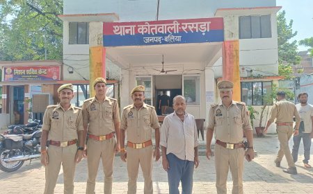 बलिया में अवैध पटाखों और बारूद का बड़ा जखीरा बरामद, 15 लाख का माल सीज और दुकानदार गिरफ्तार