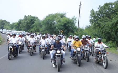वडनगर से काशी पहुंची सेवा संकल्प बाइक यात्रा, बाबा विश्वनाथ का होगा जलाभिषेक